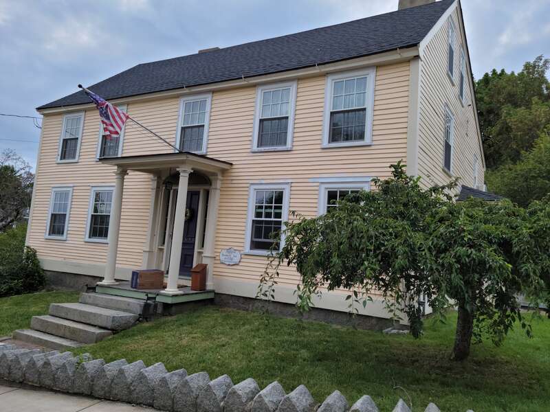 House at 12 North Main Street, Ipswich, MA, presumably a contributing property to the Meetinghouse Green Historic District