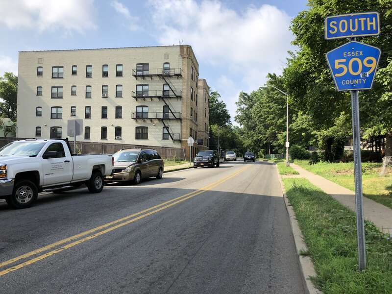 View south along Essex County Route 509 (Grove Street) just south of Essex County Route 658 (Park Avenue) in East Orange, Essex County, New Jersey