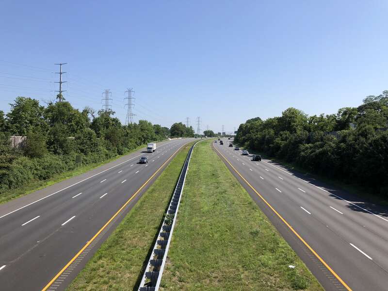 View north along Interstate 295 from the overpass for South Clinton Avenue in Hamilton Township, Mercer County, New Jersey