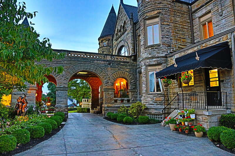 ShareAlike — If you remix, transform, or build upon the material, you must distribute your contributions under the same license as the original. 
Camera: Canon EOS 5D Mark III
Lens : EF24-105mm f/4L IS USM at 24 mm 
Light Setting: f/5 1/200 s 

ISO