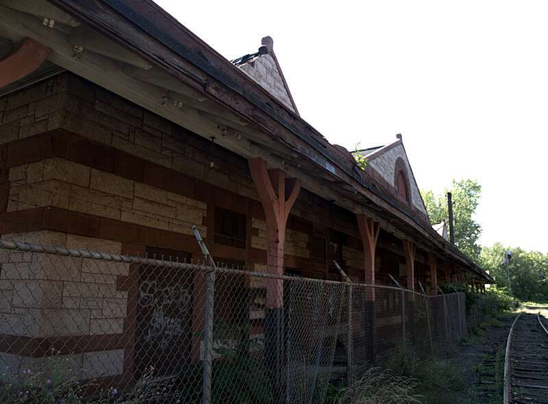 The rear of the abandoned Holyoke station in August 2008