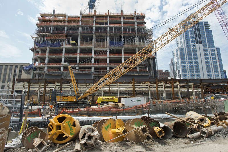Giant cranes and boring machines work in tight quarters with the Long Island Rail Road’s 24/7 operations at the LIRR west side storage yard to construct the platform that will support the office towers, apartments and shopping center of a new
