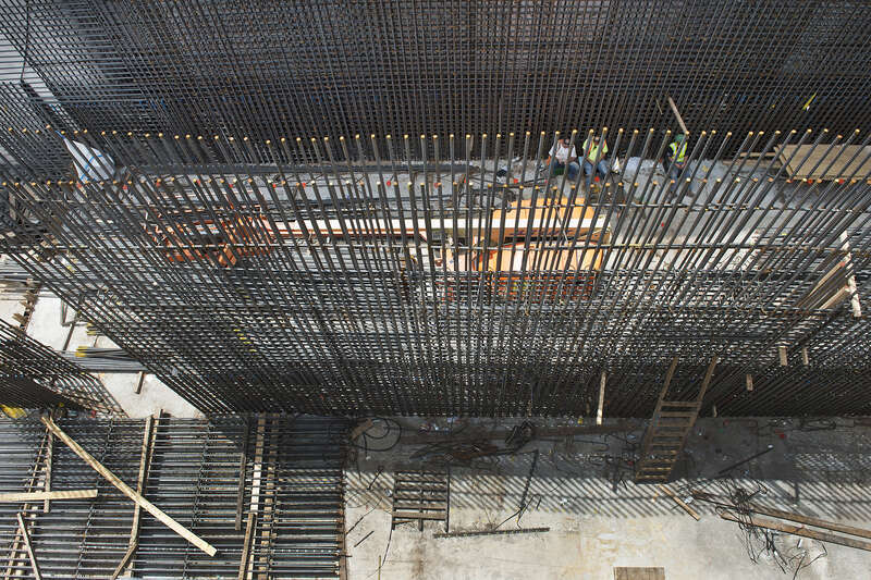 Giant cranes and boring machines work in tight quarters with the Long Island Rail Road’s 24/7 operations at the LIRR west side storage yard to construct the platform that will support the office towers, apartments and shopping center of a new