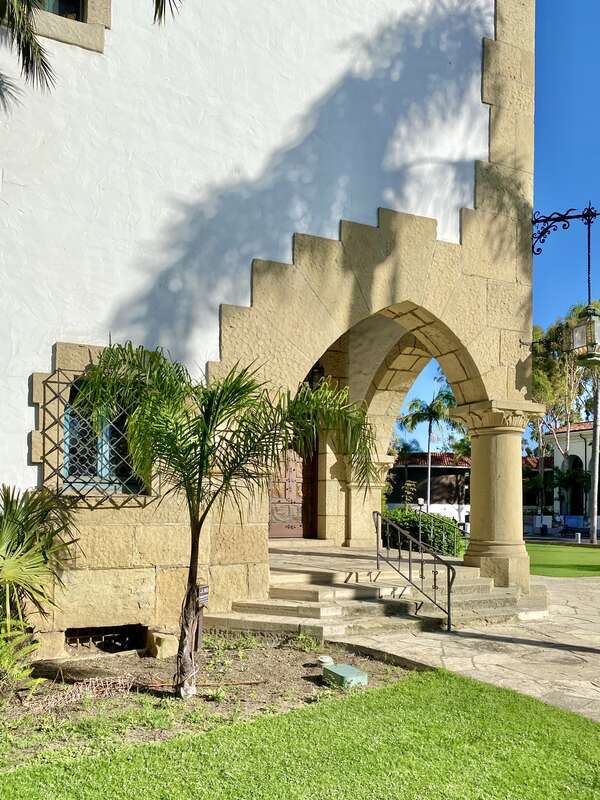 Built in 1926-1929, this Spanish Colonial Revival-style building was designed by J. Wilmer Hershey and William Mooser III to serve as the Santa Barbara County Courthouse, replacing a previous courthouse destroyed by the 1925 Santa Barbara Earthquake.