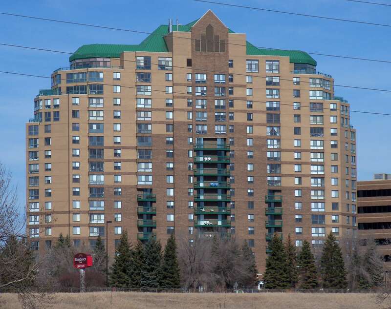 Edina Park Plaza