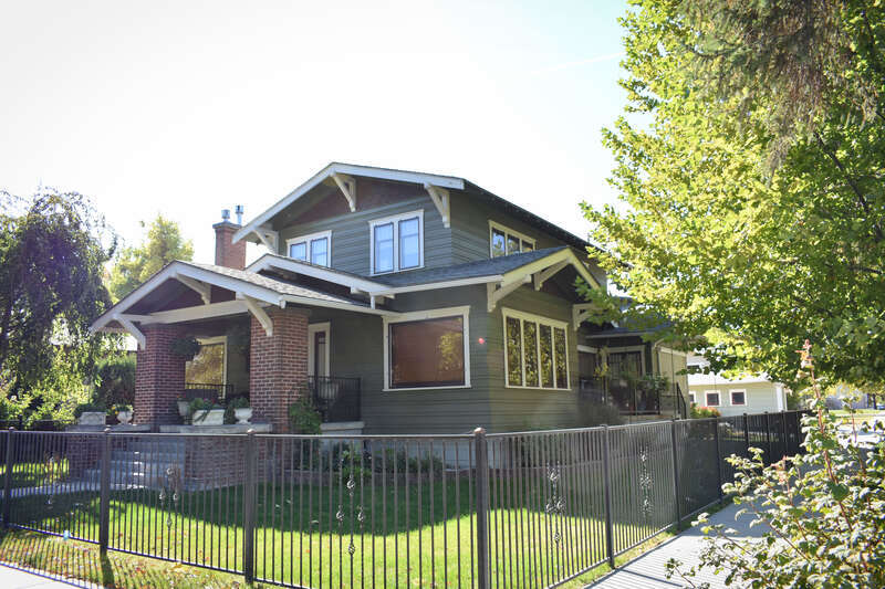 The Grover and Mary Knight House (1918) is part of the Caldwell Residential Historic District, also known as the Steunenberg Historic District.