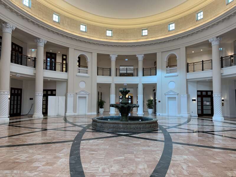 Interior Colonnade Building Coral Gables - Central fountain