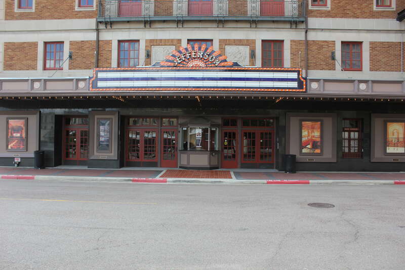 en.wikipedia.org/wiki/Jefferson_Theatre