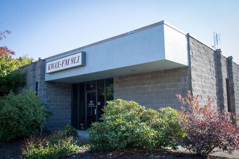 KWAX-FM (University of Oregon)