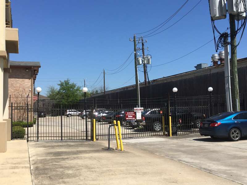 Lee Ho Townhouse Condos (利和新村) entrance