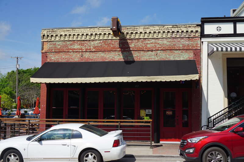 The McKinney Examiner Building, currently the Cadillac Pizza Pub, in McKinney, Texas (United States).