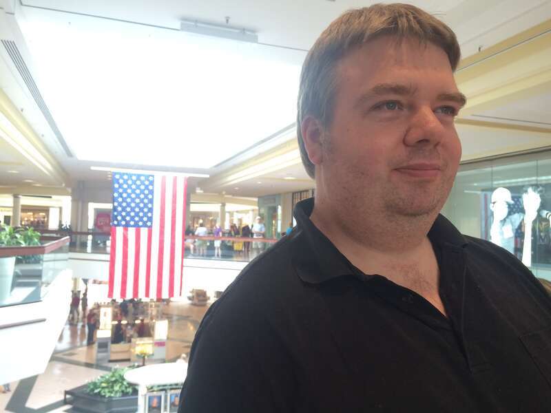 monochrom member Harald List at Altamonte Mall, Altamonte Springs, Florida (2016).