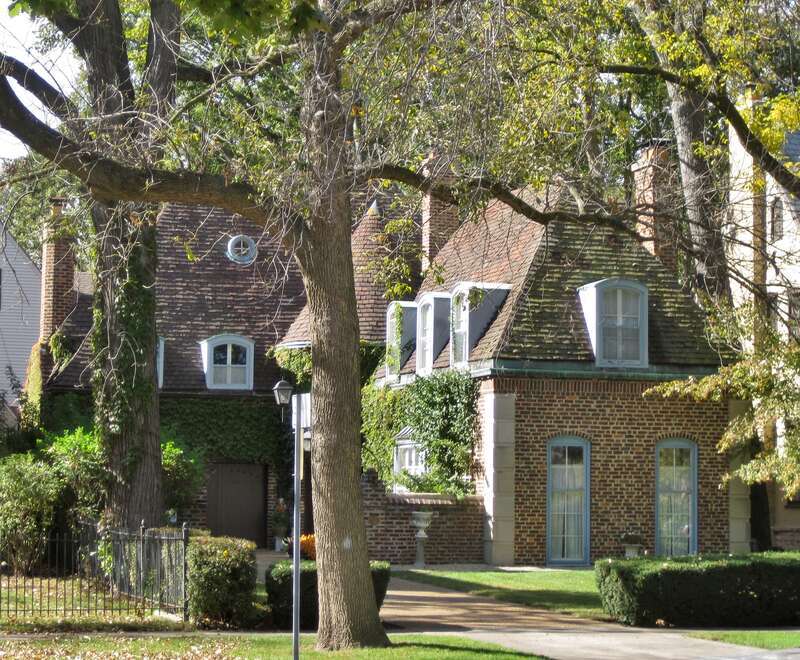 The Mrs. Horace Cosler House in the Northeast Evanston Historic District (1929).