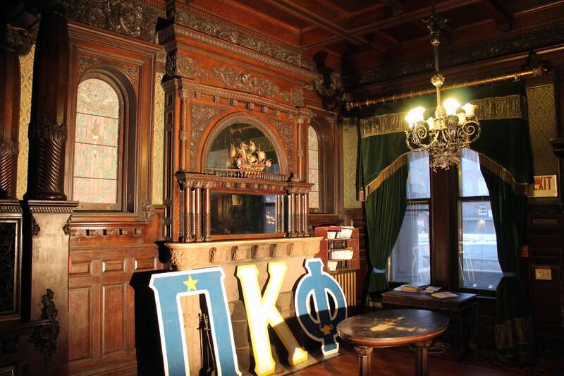Paine Mansion (Pi Kappa Phi Alpha Tau, &quot;Castle&quot;) Foyer