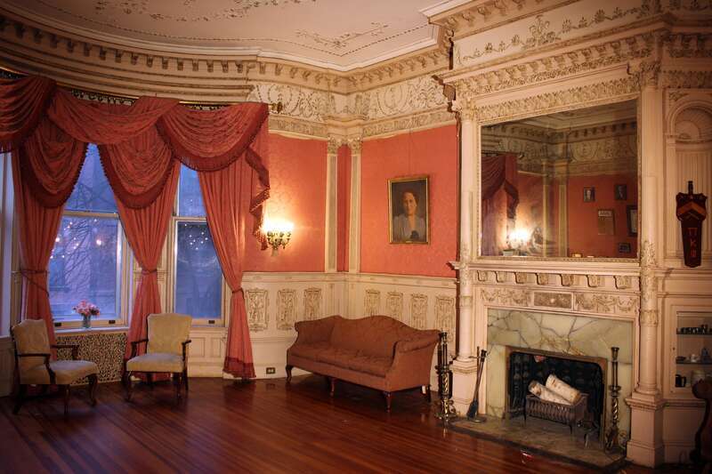 Paine Mansion (Pi Kappa Phi Alpha Tau, &quot;Castle&quot;) Parlor