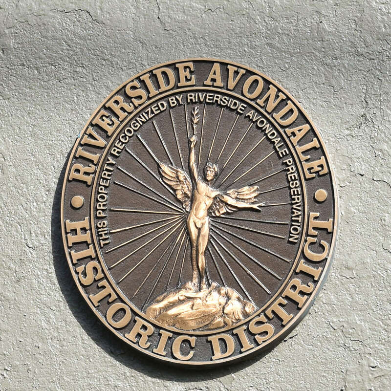 A plaque identifies buildings of interest in the Riverside Avondale Historic District of Jacksonville, Florida, this example at the Aberdeen Apartments.