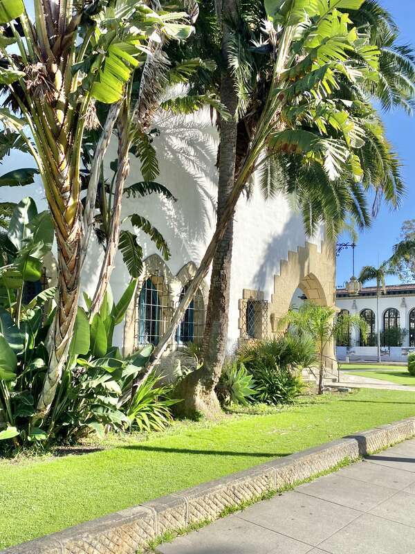 Built in 1926-1929, this Spanish Colonial Revival-style building was designed by J. Wilmer Hershey and William Mooser III to serve as the Santa Barbara County Courthouse, replacing a previous courthouse destroyed by the 1925 Santa Barbara Earthquake.