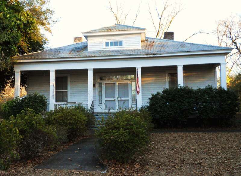 This is a picture of the Sunny Slope house in Auburn, Alabama.