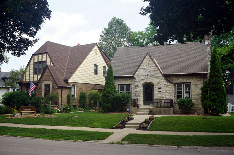 The Juneau Highlands Residential Historic District in West Allis, Wisconsin (United States).