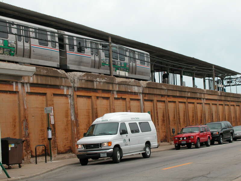 20040422 02 Oak Park Shuttle bus