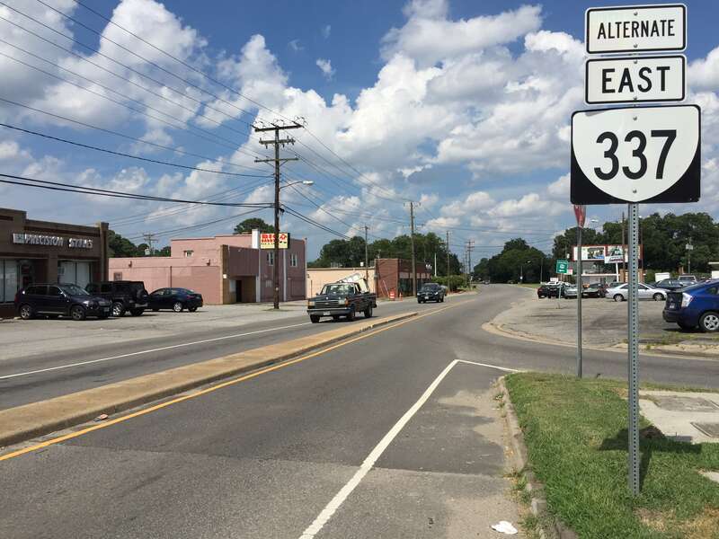 View east along Virginia State Route 337 Alternate (Turnpike Road) at Virginia State Route 337 (Portsmouth Boulevard) in Portsmouth, Virginia