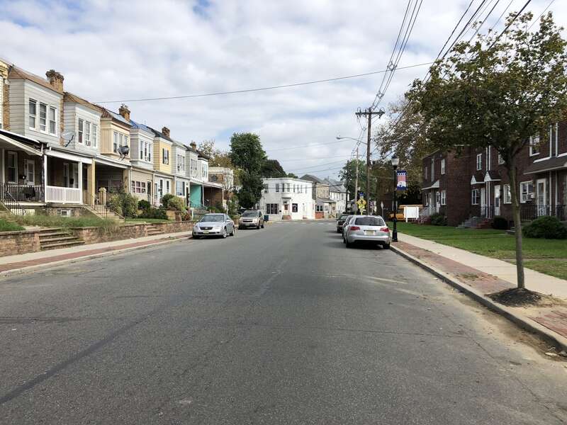 View east along Woodlynne Avenue just east of New Jersey State Route 168 (Mount Ephraim Avenue) in Woodlynne, Camden County, New Jersey