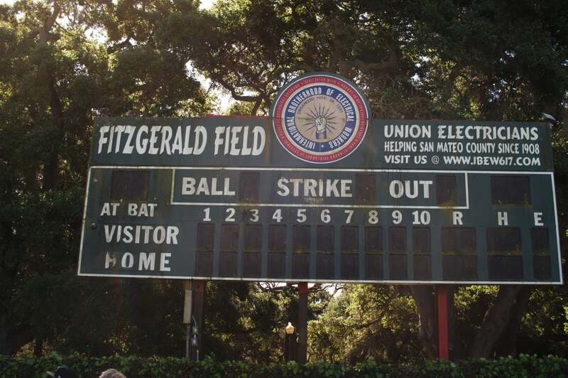 Fitzgerald Field's scoreboard, showing some moss.

Scoreboard for Fitzgerald Field, in Central Park, San Mateo, California. Appears to be a Fair-Play by Translux model BA-7126.