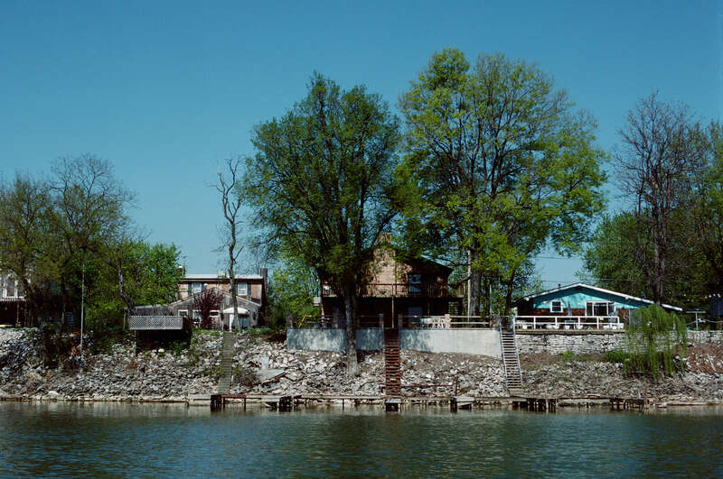 Looking ~WNW from Ohio River toward Indiana bank.
Photo 6 of 25-photo series of Ohio River mile 596 (right descending bank), taken from boat moving upstream (left to right).
.
Houses on Shore Acres Drive, Utica, Indiana.
.
Ohio River mile 596 (right