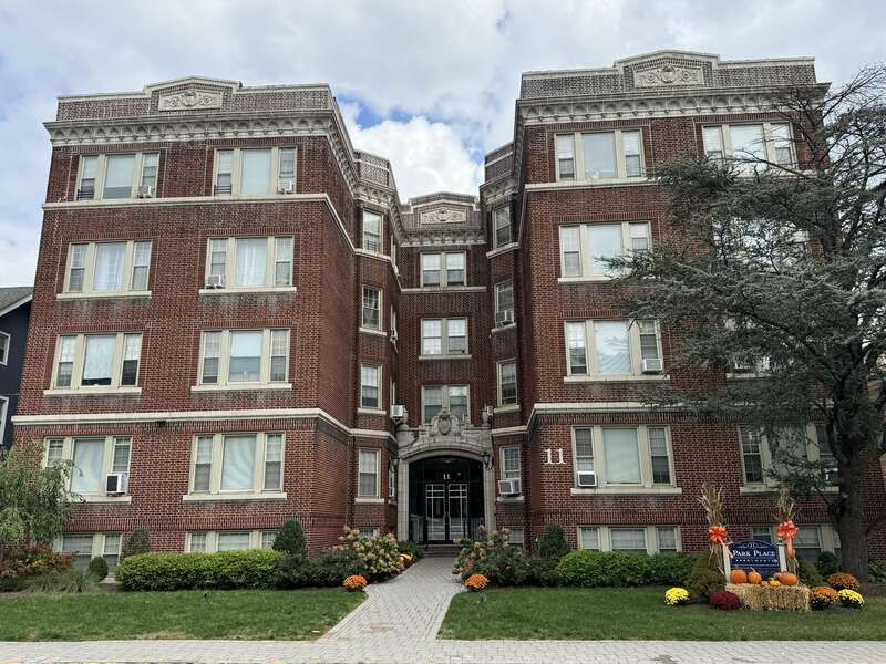 Bloomfield Green Historic District - A Postwar Apartment Building on Park Place / Town Green.