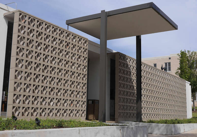 Mager Mortgage Company Building, 231 NW 10th St. Oklahoma City
This building now houses Midtown Vets.