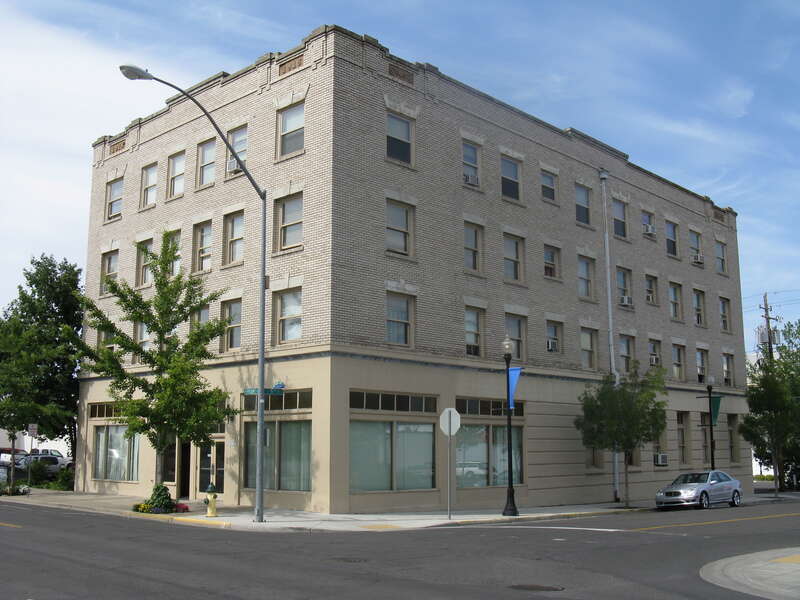 The Barnum Hotel (1915) is located at 204 North Front Street in Medford, Oregon, United States. It is listed on the US National Register of Historic Places (NRHP). NRHP reference number 84003009