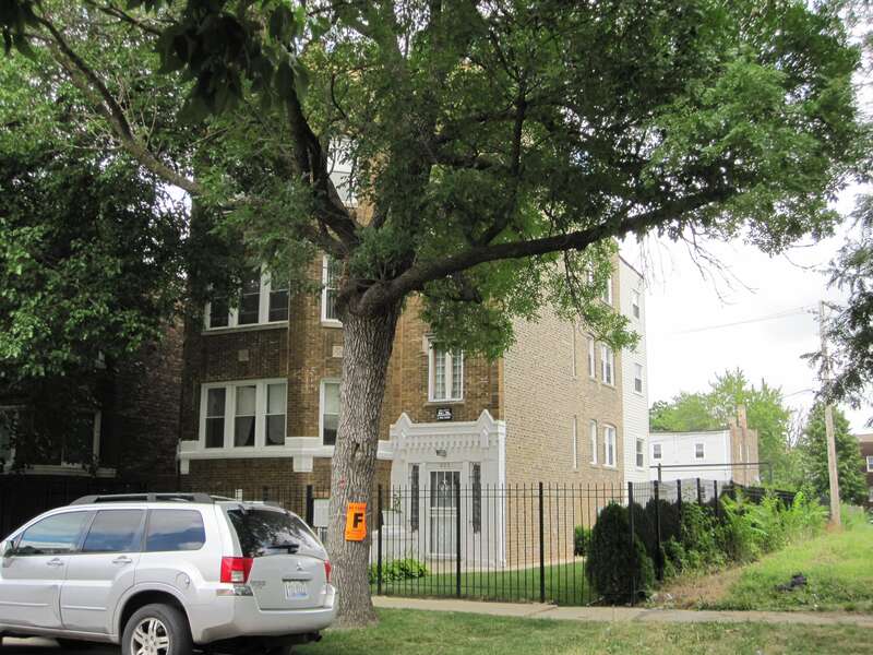 Guiseppe "Joe" Aiello was the leader of Unione Siciliana and an enemy of Al Capone, having ordered several unsuccessful hits on the Big Guy.
On October 23, 1930, Aiello was leaving the home of his partner Patsy "Presto" Prestogiacoma when Capone's