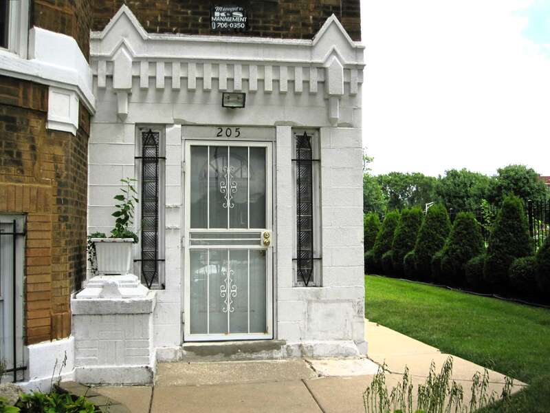 Guiseppe "Joe" Aiello was the leader of Unione Siciliana and an enemy of Al Capone, having ordered several unsuccessful hits on the Big Guy.
On October 23, 1930, Aiello was leaving the home of his partner Patsy "Presto" Prestogiacoma when Capone's