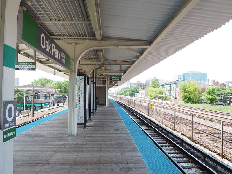 Outbound track at Oak Park (Green), looking west