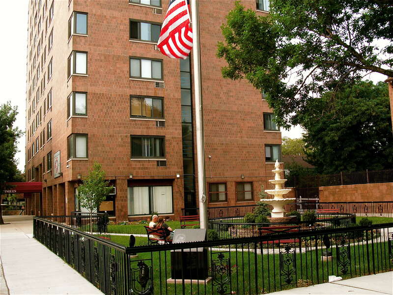 Fountain and Park on Second and Grove Street