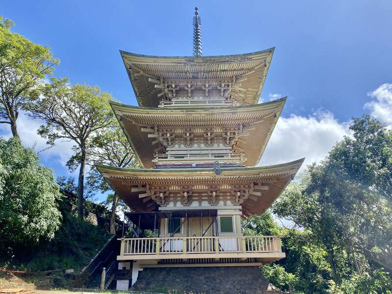 Founded in 1958 as Nu’uanu Gardens Funerary Home, Kyoto Gardens of Honolulu Memorial Park achieved its present name thanks to a donation from the city of Kyoto, Japan in 1966.  The gardens feature multiple family gravesites clustered in a very tight