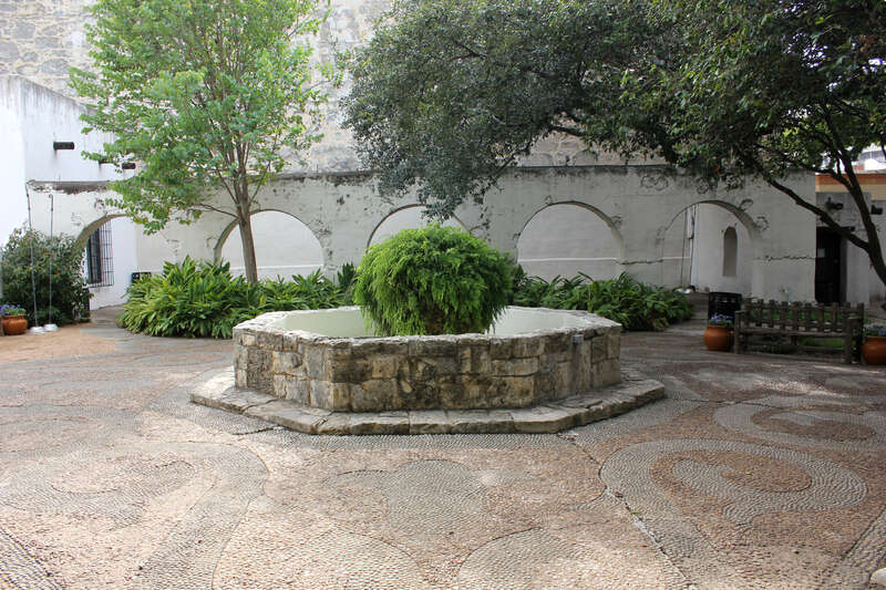 It is the last visible trace of the 18th-century colonial Presidio San Antonio de Béxar complex, and the only remaining example in Texas of an aristocratic 18th-century Spanish Colonial in−town residence. The National Geographic Society has named the