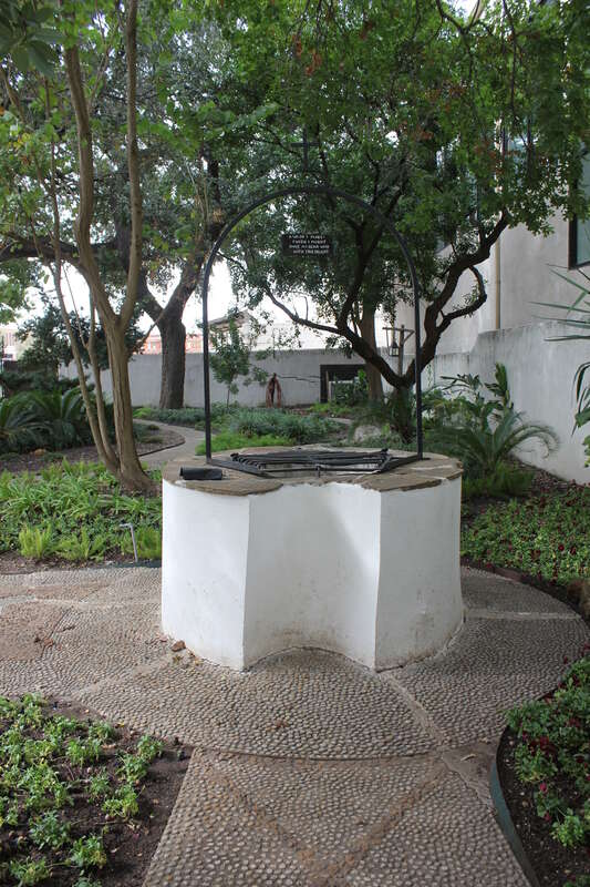 It is the last visible trace of the 18th-century colonial Presidio San Antonio de Béxar complex, and the only remaining example in Texas of an aristocratic 18th-century Spanish Colonial in−town residence. The National Geographic Society has named the