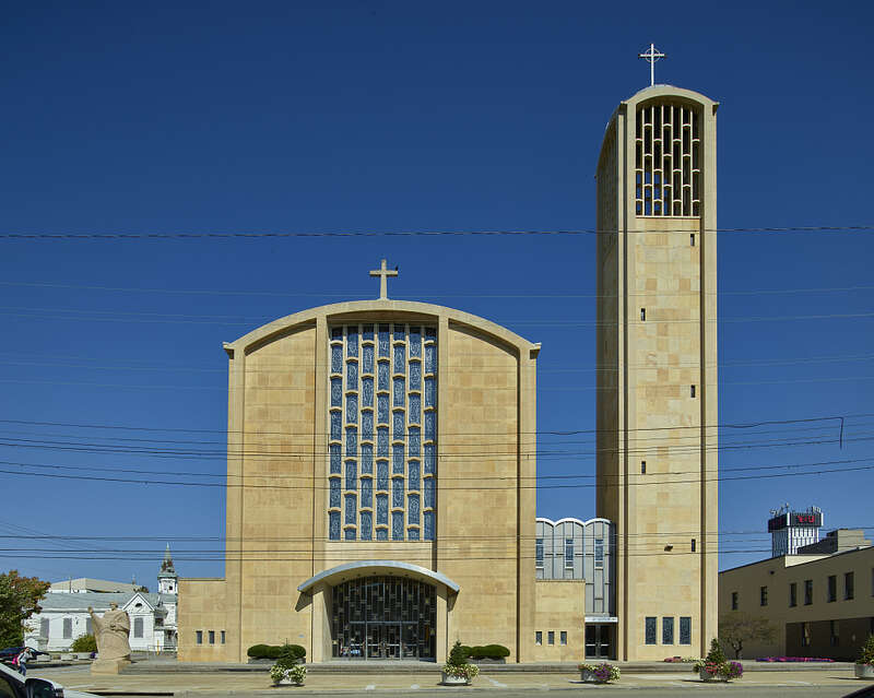Title: St. Columba Catholic Cathedral in Youngstown, Ohio, which houses the seat of the Diocese of Youngstown.
Physical description: 1 photograph : digital, tiff file, color.

Notes: Purchase; Carol M. Highsmith Photography, Inc.; 2016;
