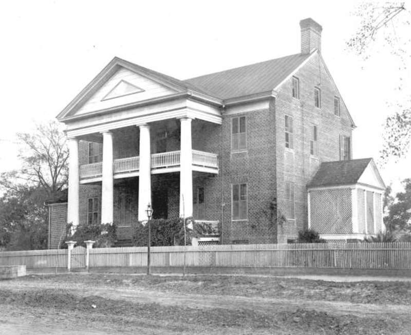 Local call number: PR12005
Title: The Columns: Tallahassee, Florida
Date: ca. 1890
General note: Early Tallahassee planter Benjamin Chaires built The Columns in the early 1830s. The home was originally located on the southwest corner of Adams Street