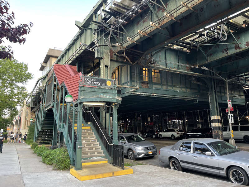 Ocean_Parkway_Subway_station_Brooklyn_NYC