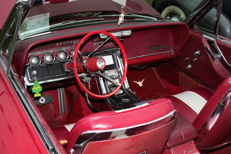 1965 Ford Thunderbird roadster - maroon - int