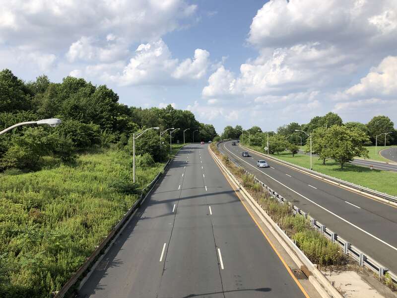 View north along the southbound lanes of U.S. Route 1 and U.S. Route 9 (Edgar Road) from the overpass for the rail line just south of Interstate 278 (Union Freeway) in Linden, Union County, New Jersey