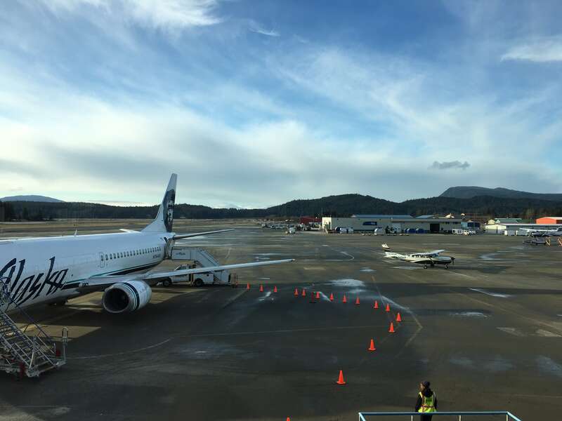 An Alaska Airlines Boeing 737-400C at Juneau International Airport.