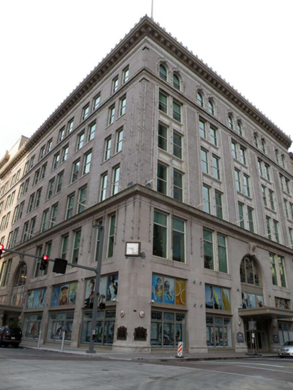 Picture of the Joseph Horne Company Department Store, located at Penn Avenue and Stanwix Street in Downtown Pittsburgh, Pennsylvania, on September 18, 2010.  Built in 1900 with additions in 1923, architects Peabody &amp;amp; Stearns and William S.