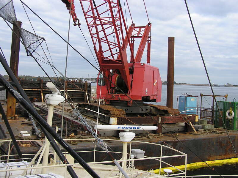 Sunken boat
Leonards Wharf
New Bedford Harbor
October 27, 2003
MassDEP RTN:  4-0018092

Summary information and link to site documents: &amp;lt;a href="http://public.dep.state.ma.us/SearchableSites/Site_Info.asp?textfield_RTN=4-0018092"