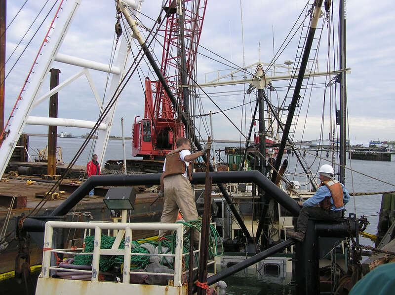 Sunken boat
Leonards Wharf
New Bedford Harbor
October 27, 2003
MassDEP RTN:  4-0018092

Summary information and link to site documents: &amp;lt;a href="http://public.dep.state.ma.us/SearchableSites/Site_Info.asp?textfield_RTN=4-0018092"