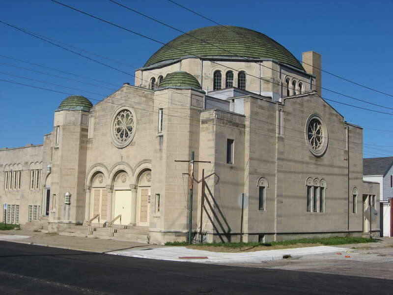Front and southern side of a building on the northeastern corner of the junction of Ninth Street and Reid Avenue in Lorain, Ohio, United States. Built in 1932 as Agudath Bnai Israel Synagogue, it was later sold to a Primitive Baptist church; it is