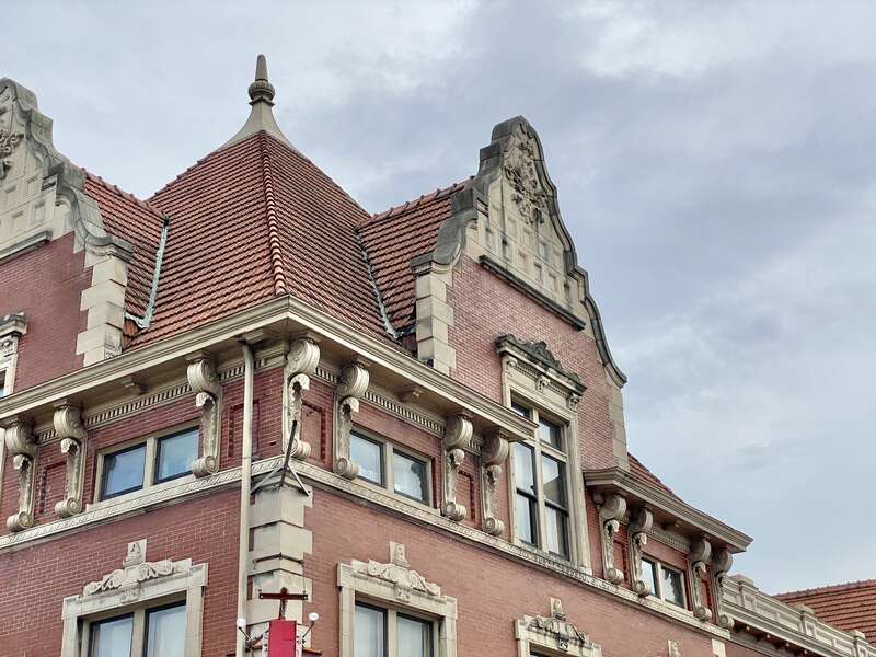 Built in 1904-05, this Chateauesque and Queen Anne-style passenger train station was designed by Richard Monfort for the Louisville and Nashville (L&amp;amp;N) Railroad.  The building was to serve passengers on the Louisville and Nashville (L&amp;amp;N) Line
