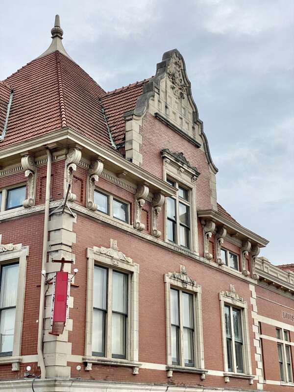 Built in 1904-05, this Chateauesque and Queen Anne-style passenger train station was designed by Richard Monfort for the Louisville and Nashville (L&amp;amp;N) Railroad.  The building was to serve passengers on the Louisville and Nashville (L&amp;amp;N) Line
